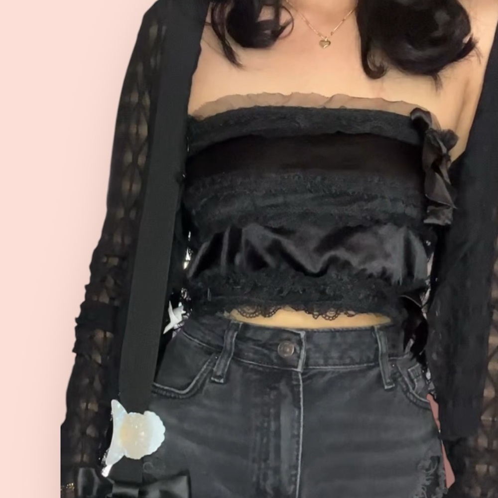 🛍️3/$20🛍️ Elegant Black Lace Crop Top